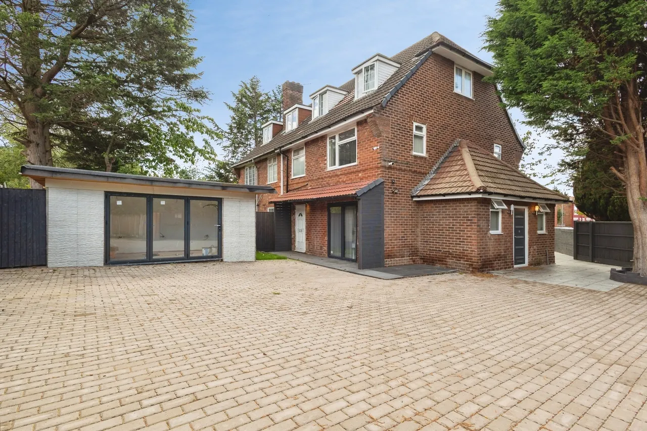 7 bed house for sale, Heald Place, Manchester, M14