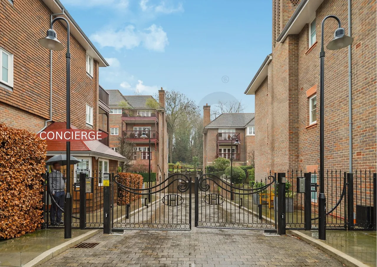 Hammers Lane, Mill Hill, NW7, photo 28