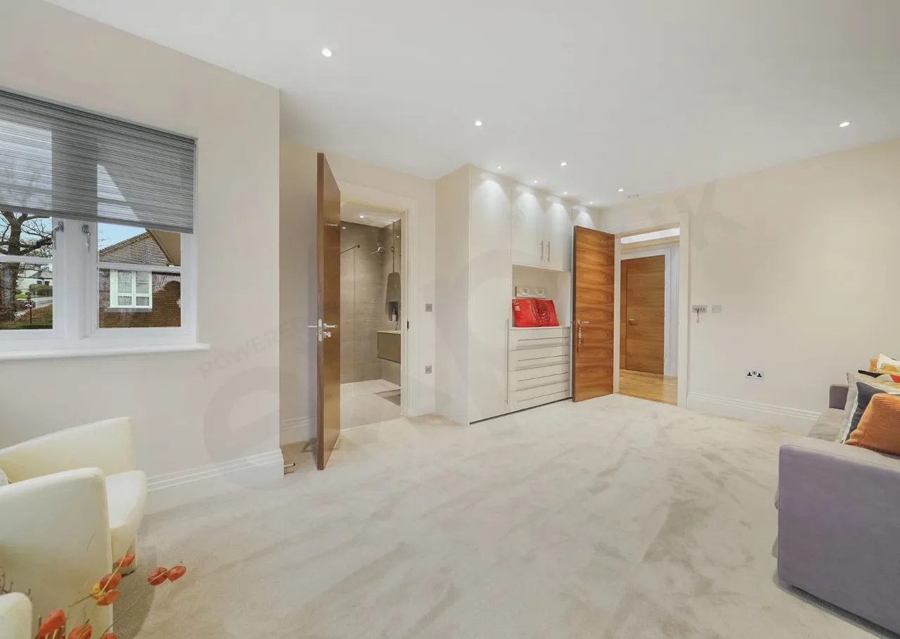 Hammers Lane, Mill Hill, NW7, photo 18
