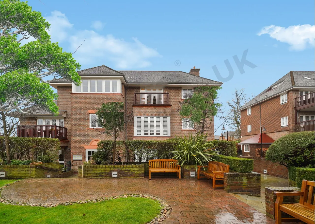 Hammers Lane, Mill Hill, NW7, photo 25