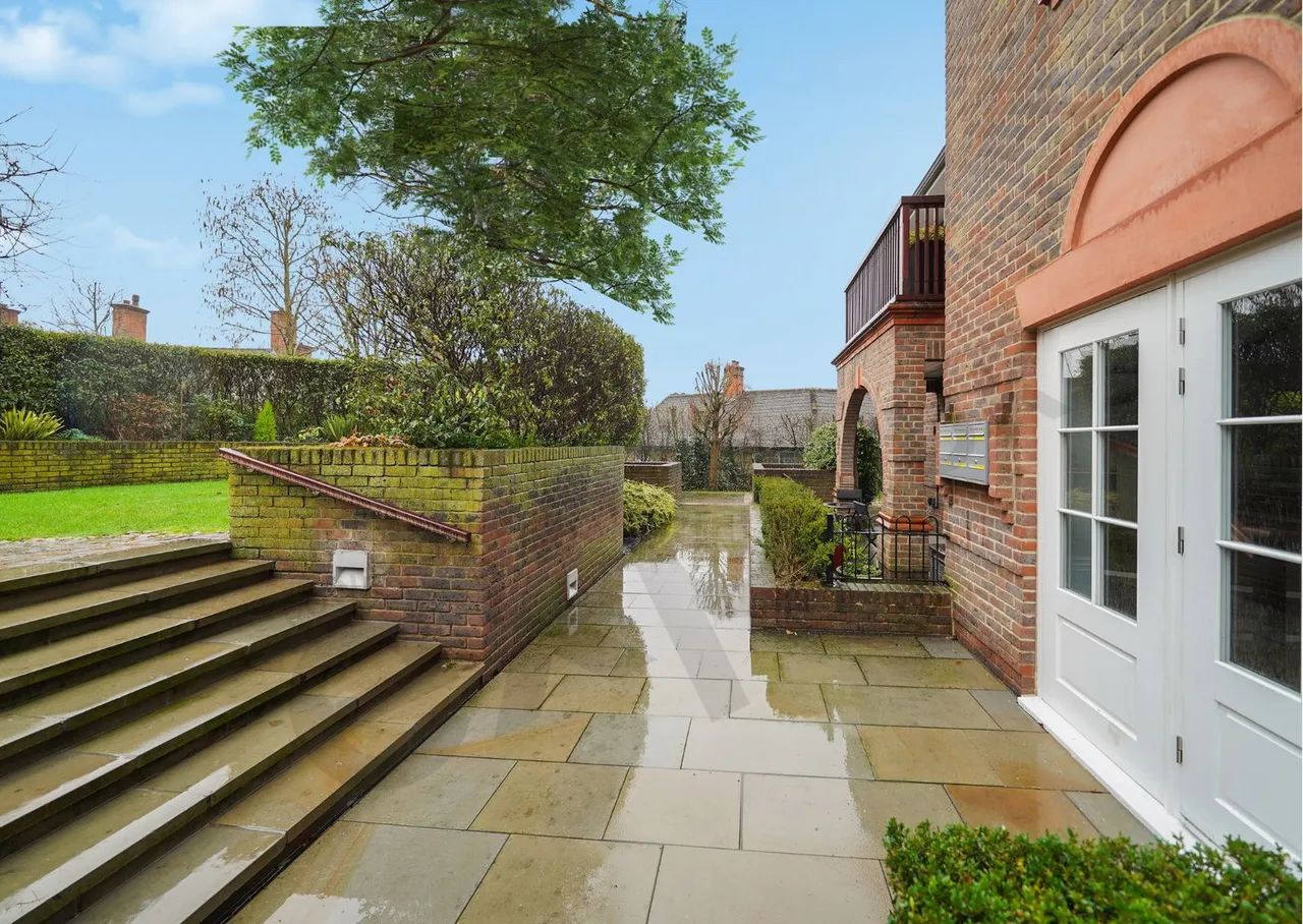Hammers Lane, Mill Hill, NW7, photo 26