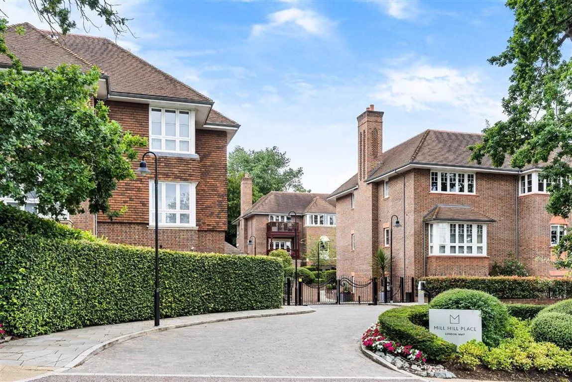 Hammers Lane, Mill Hill, NW7, photo 29