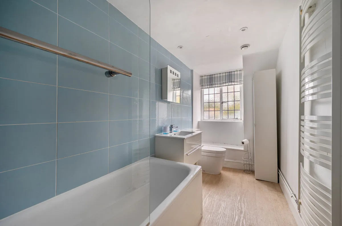 Pulborough, RH20 2LN, photo 9