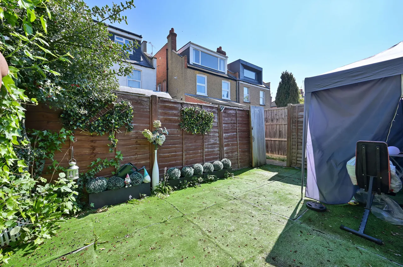 Flat 3, 7 Welldon Crescent, Harrow, photo 11