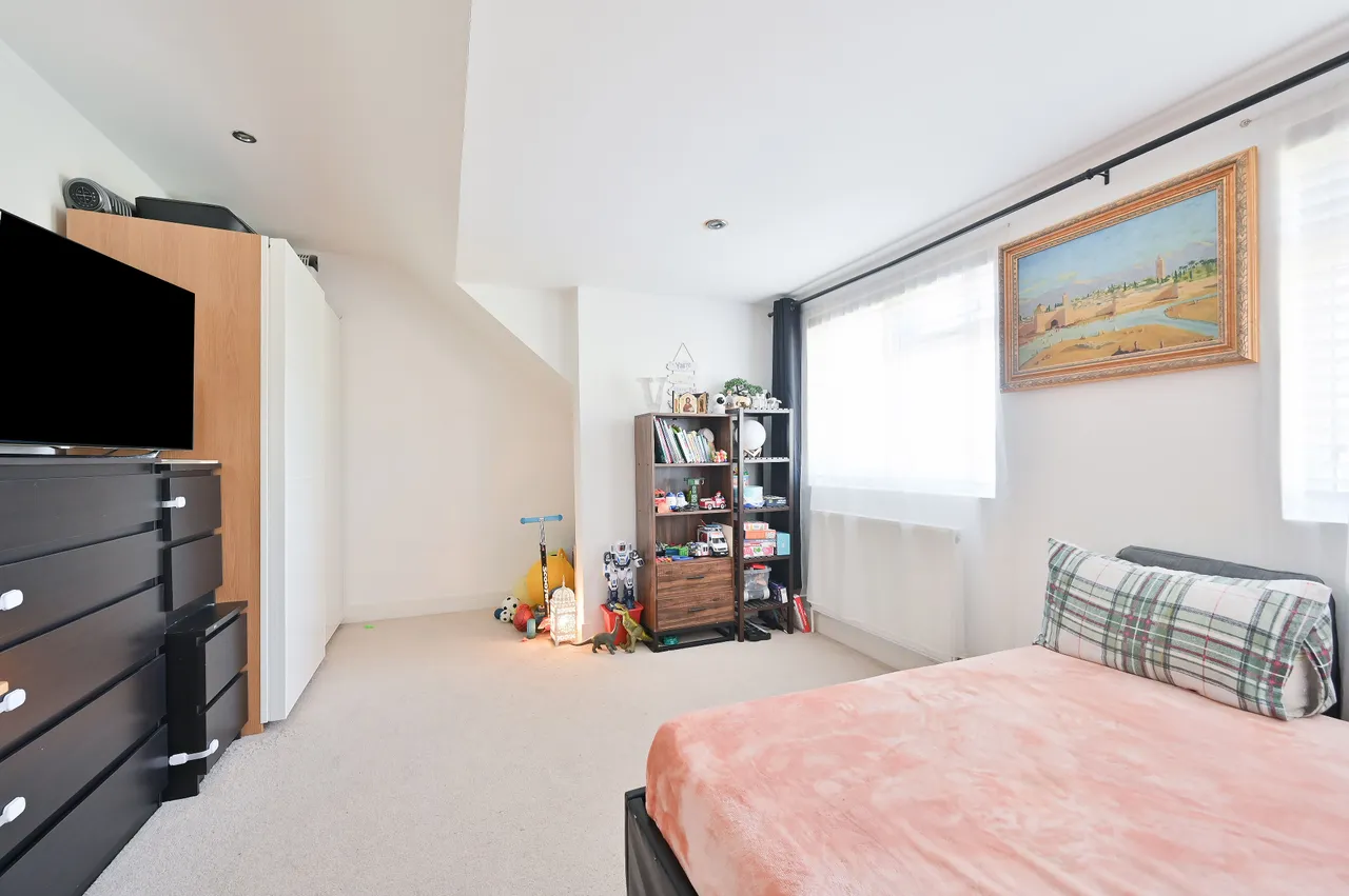 Flat 3, 7 Welldon Crescent, Harrow, photo 8