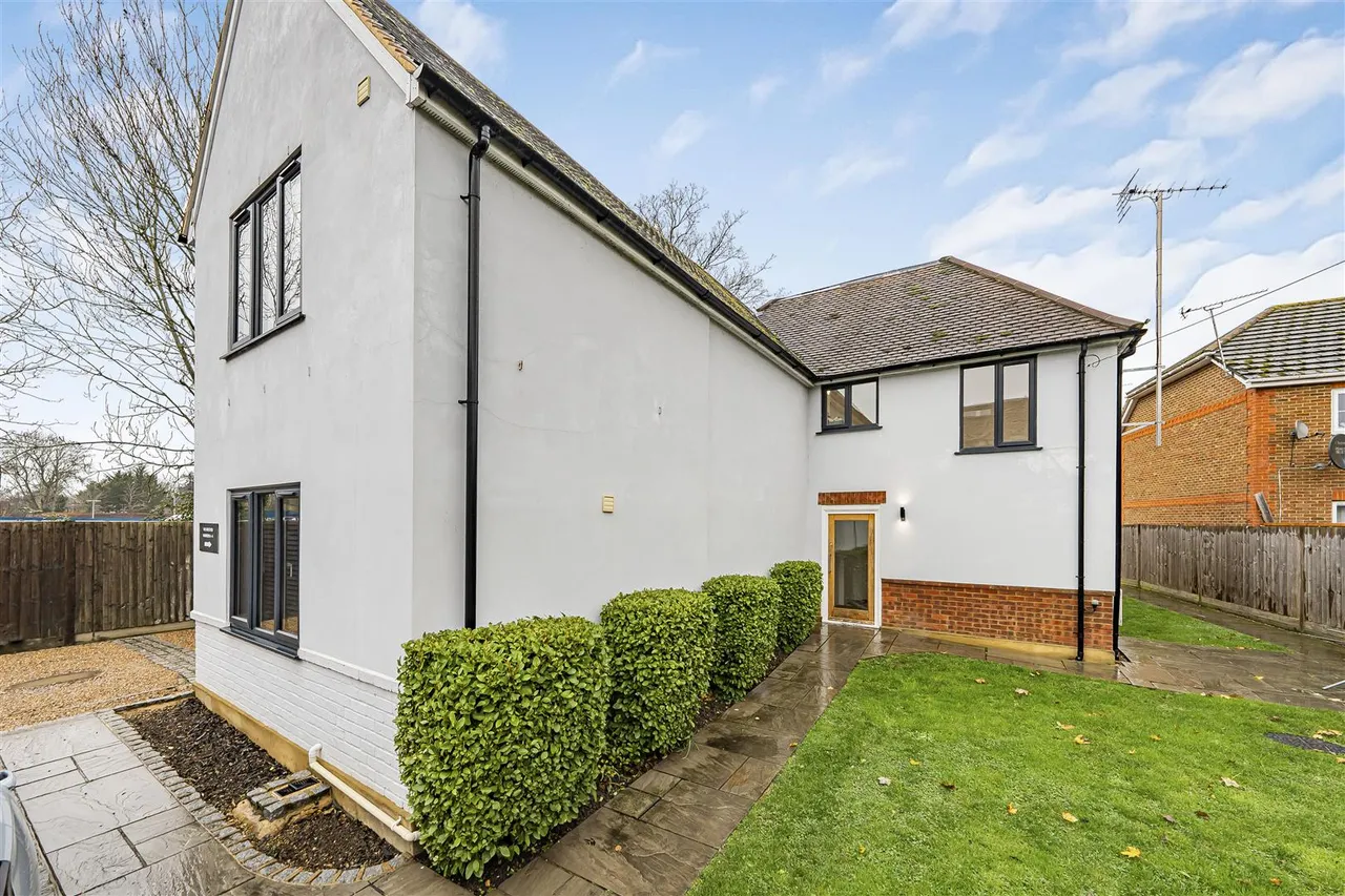 Oakley Green, Windsor, Berkshire, SL4 4LH, photo 3