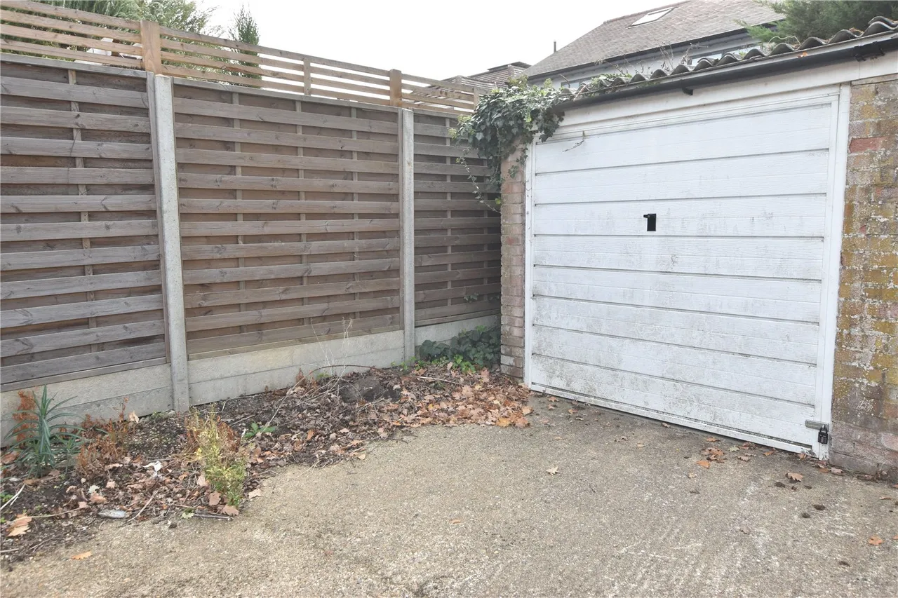 Epsom Road, Epsom, KT17, photo 13