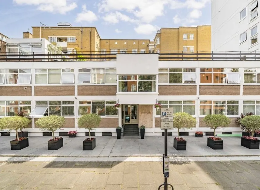 3 bed flat to rent — Mackennal Street, St John's Wood, NW8