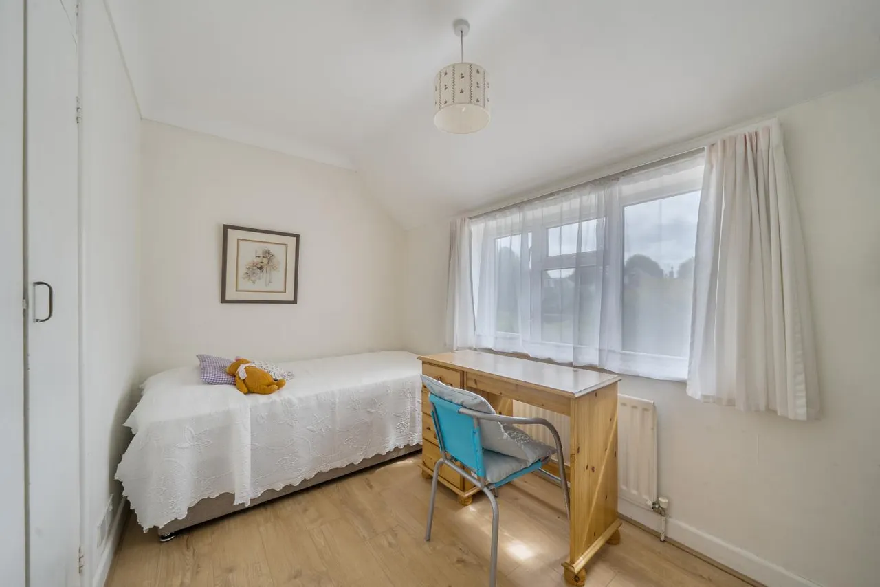 Keith Road, BH3, photo 28