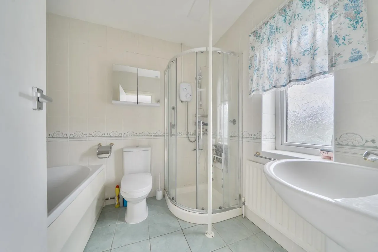 Keith Road, BH3, photo 8