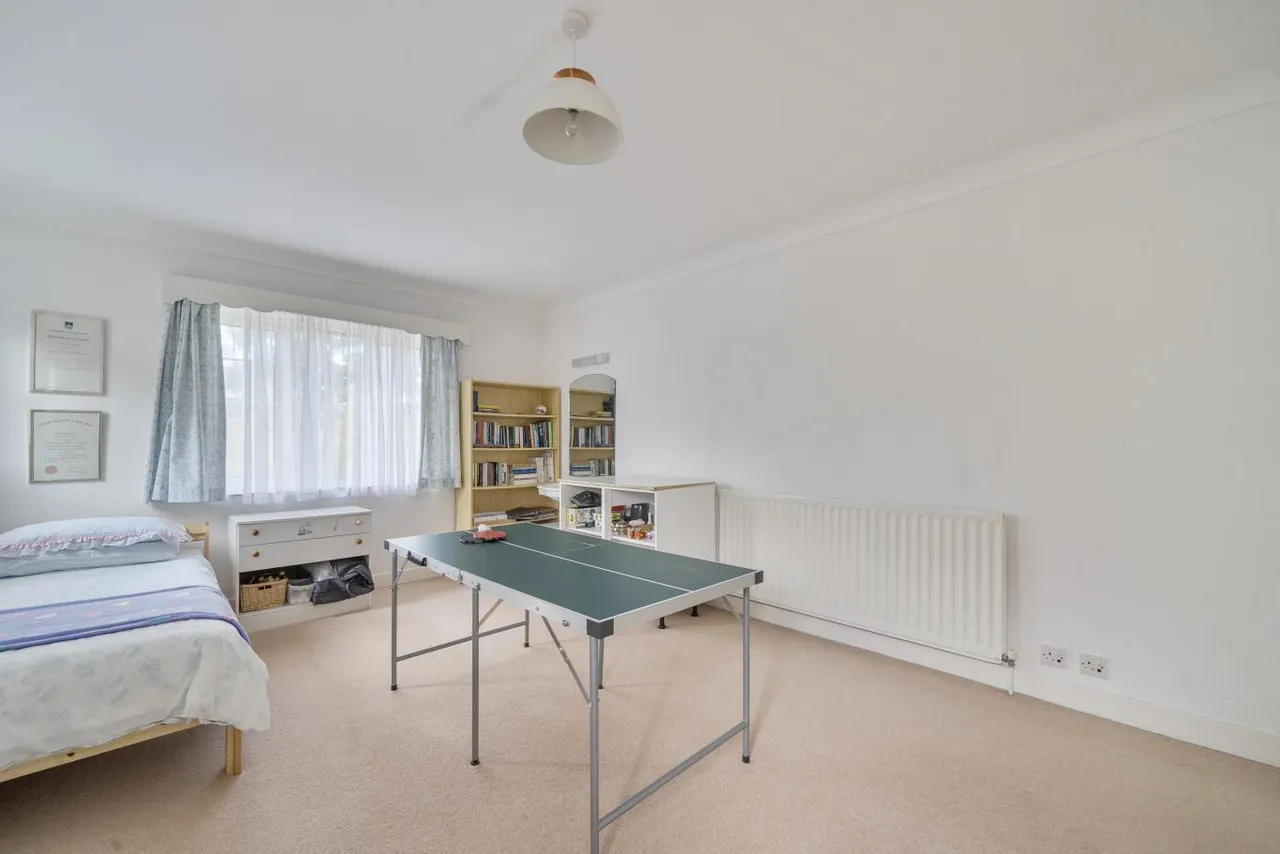 Keith Road, BH3, photo 29