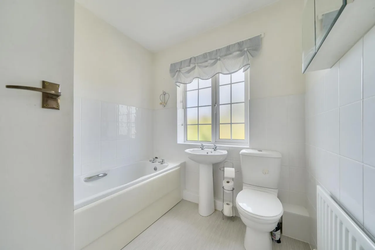 Keith Road, BH3, photo 9