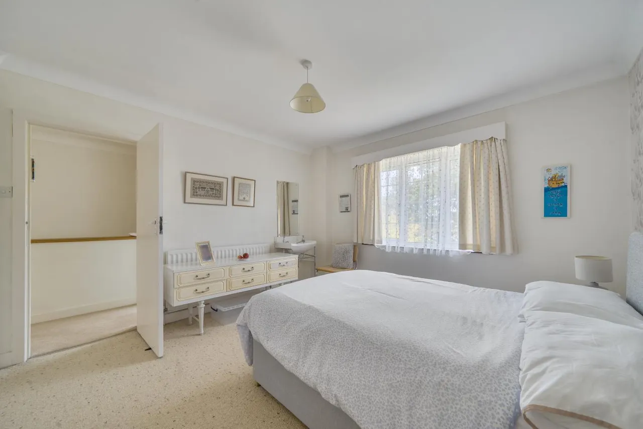 Keith Road, BH3, photo 10