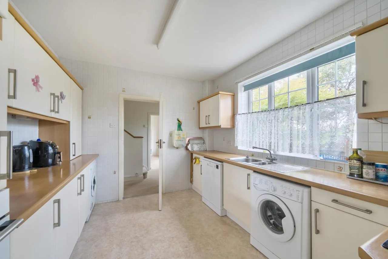 Keith Road, BH3, photo 18