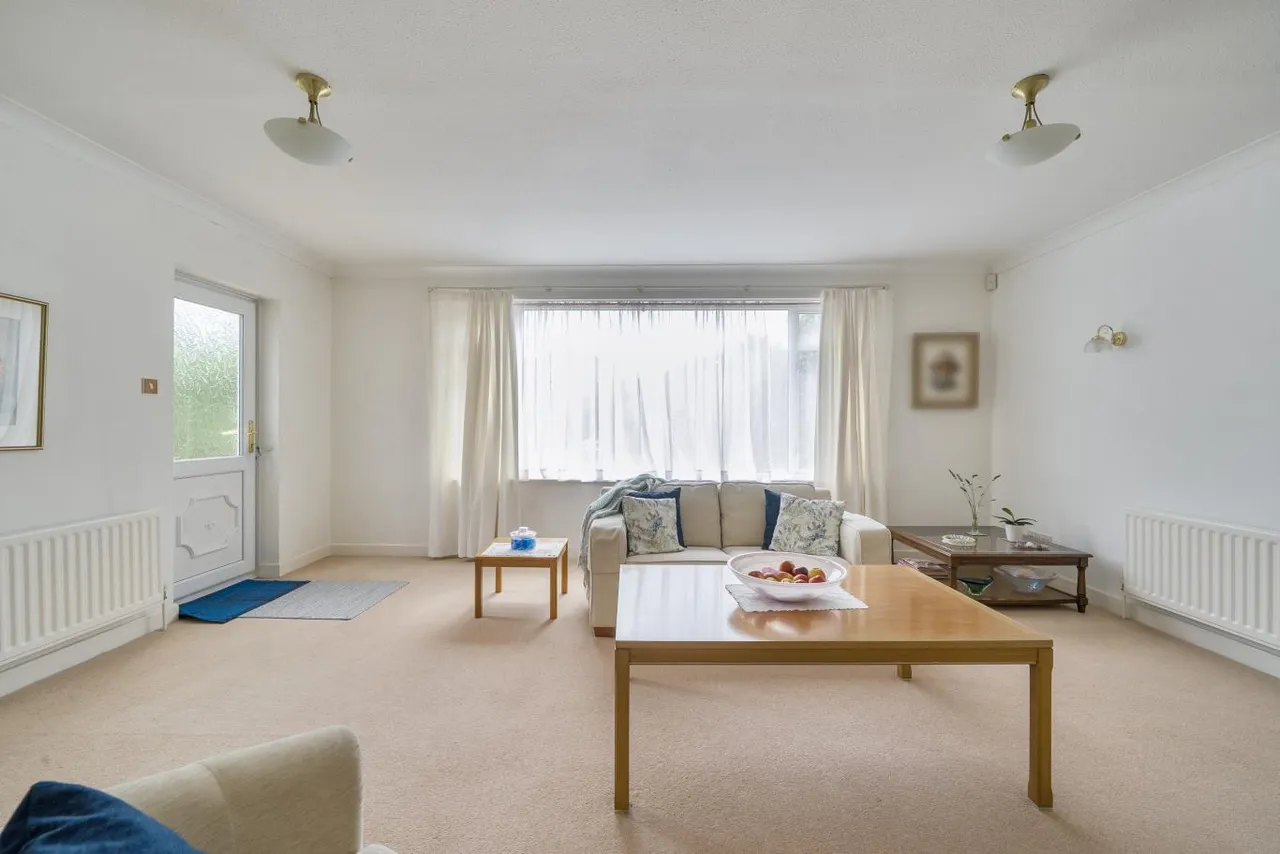 Keith Road, BH3, photo 13