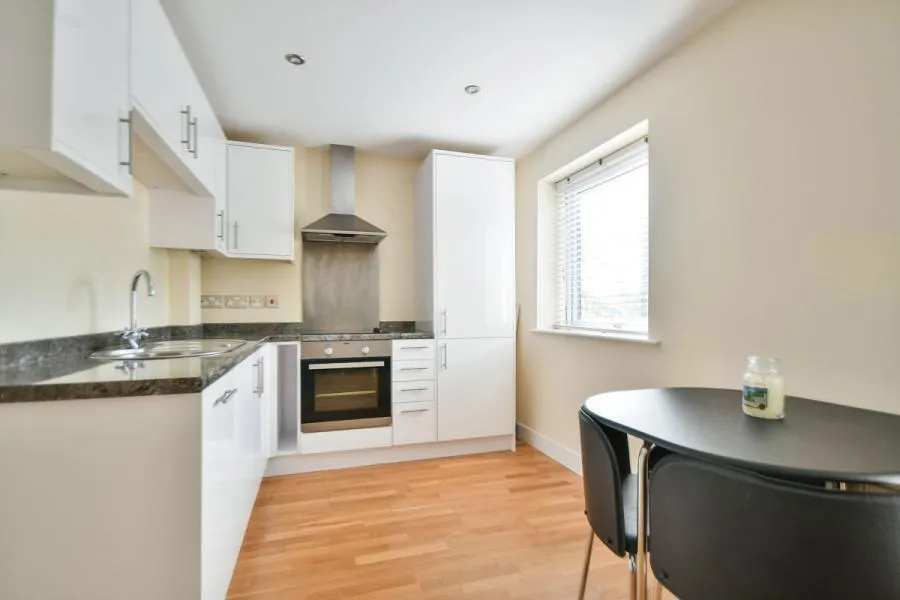 Victoria Road, Swindon, Wiltshire, SN1, photo 3