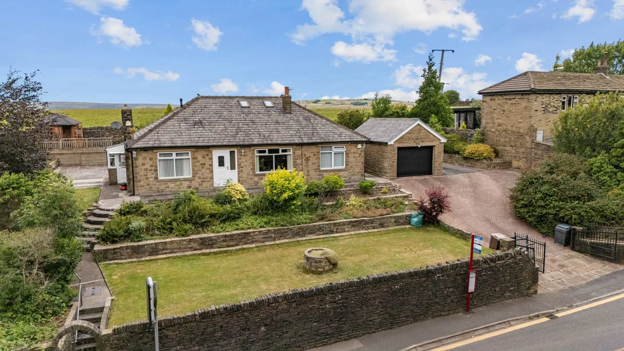 4 bed house for sale, Catherine Slack, Queensbury