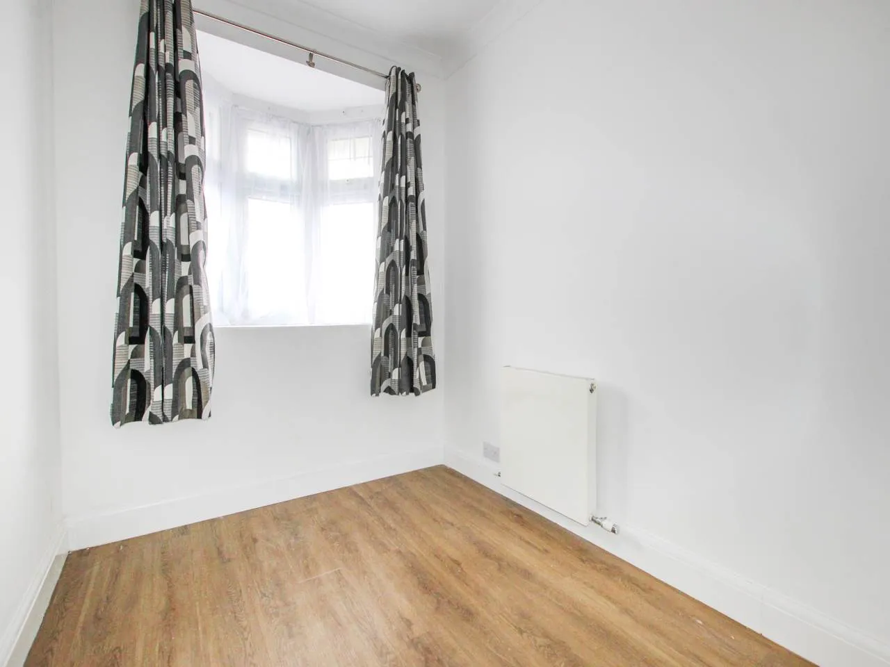 Stour Avenue, Southall, UB2, photo 9