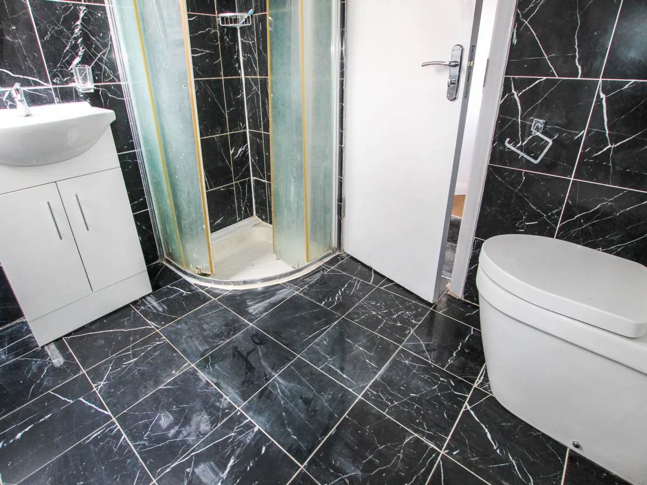 Stour Avenue, Southall, UB2, photo 11