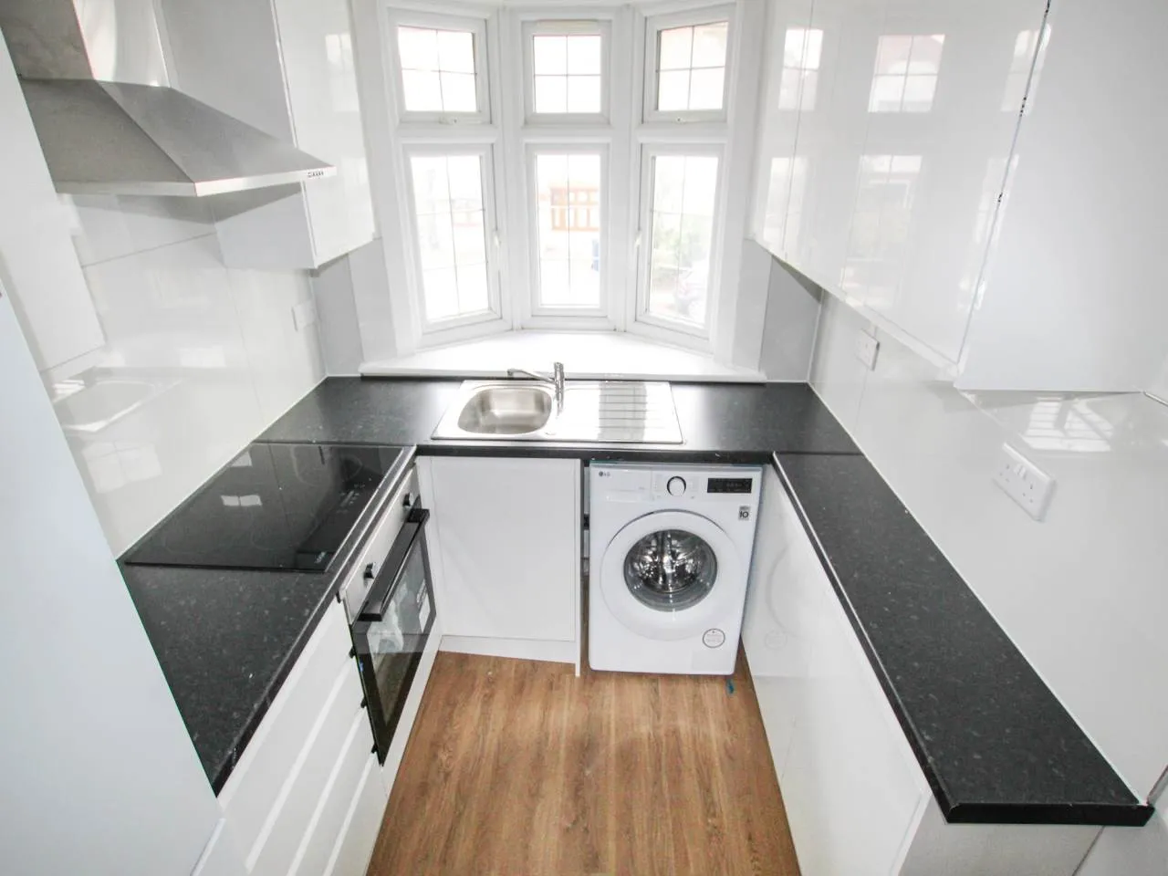 Stour Avenue, Southall, UB2, photo 2