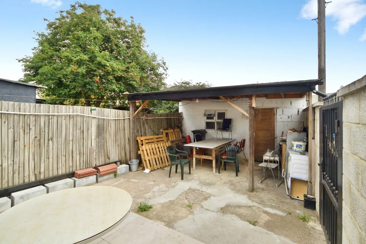 Montagu Road, London, N18, photo 17