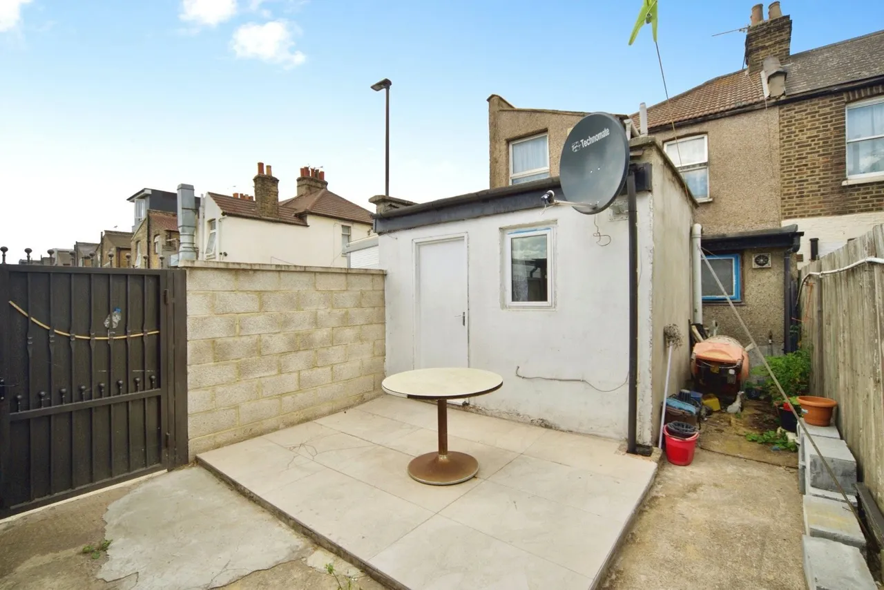 Montagu Road, London, N18, photo 19