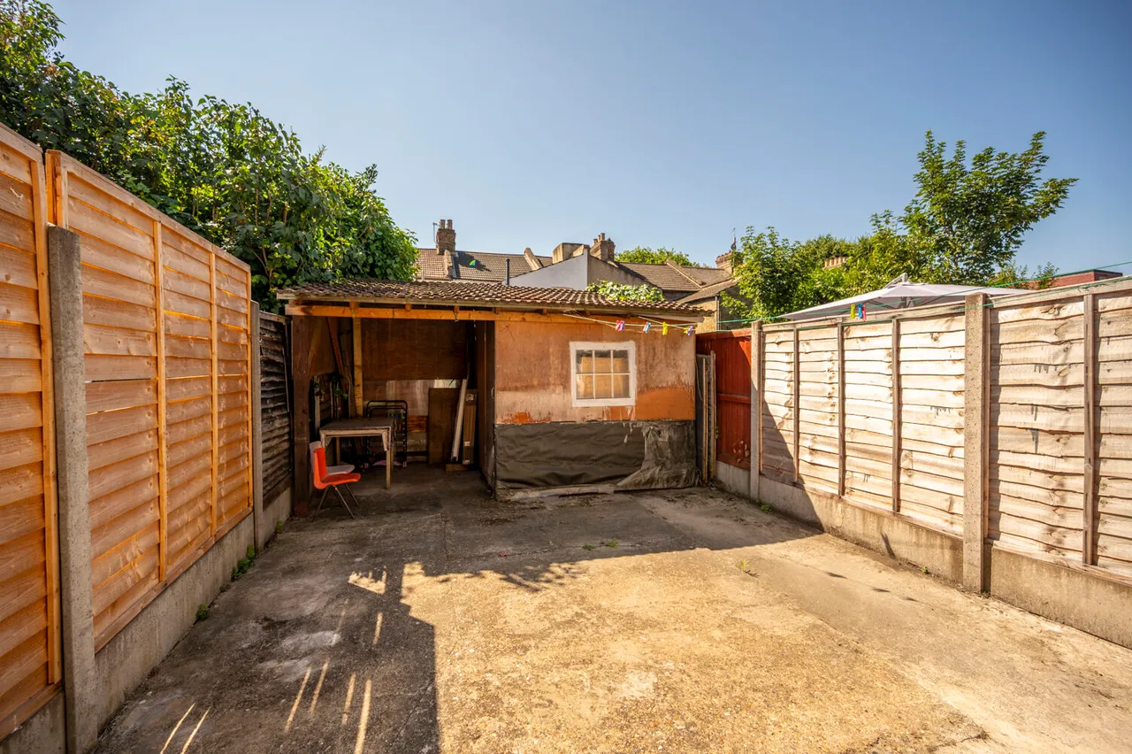 London, E13, photo 11