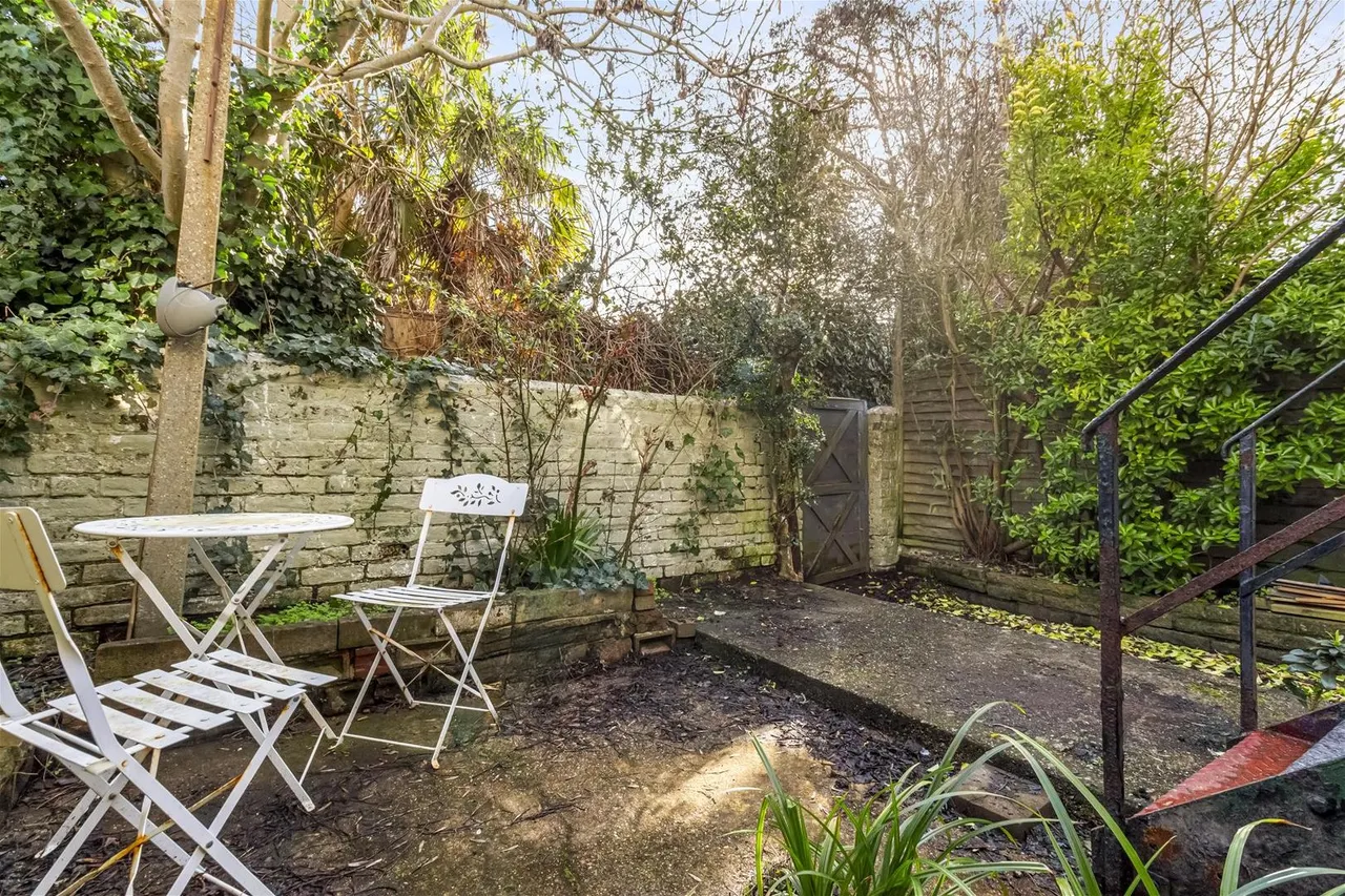Alexandra Road, Worthing, photo 13