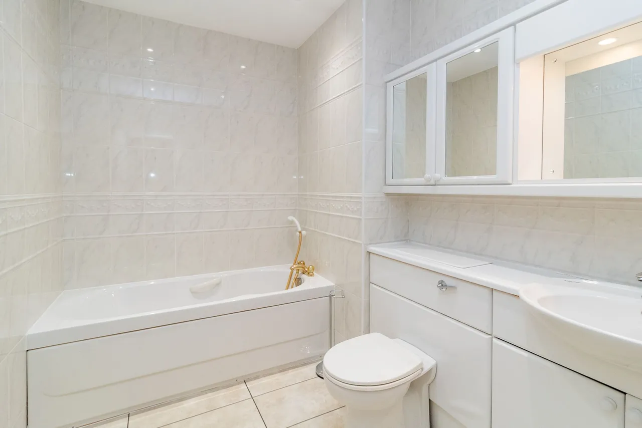 Hale Lane, HA8, photo 5