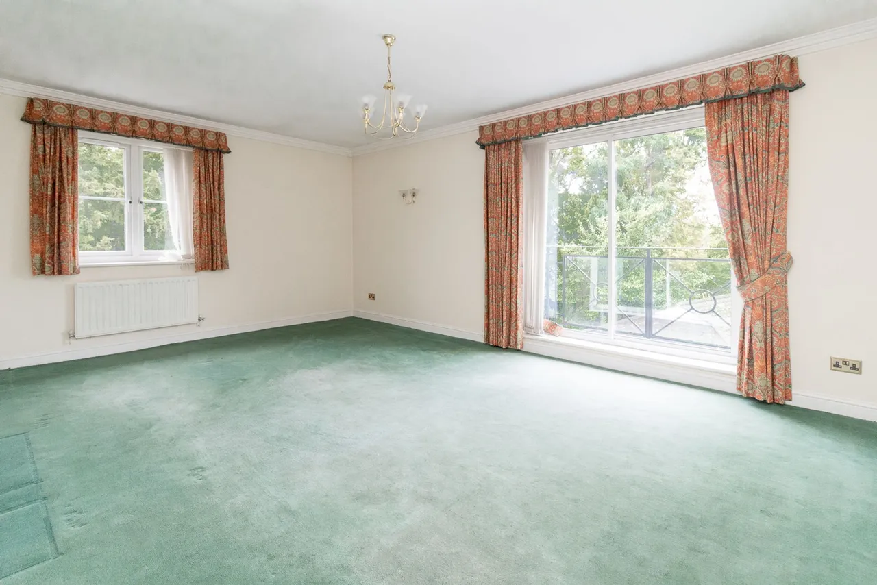 Hale Lane, HA8, photo 2