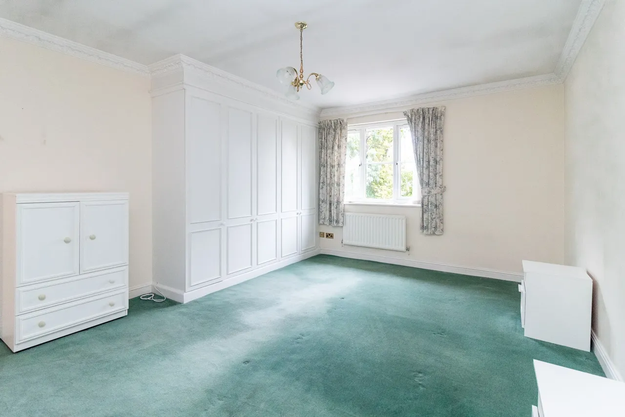 Hale Lane, HA8, photo 4