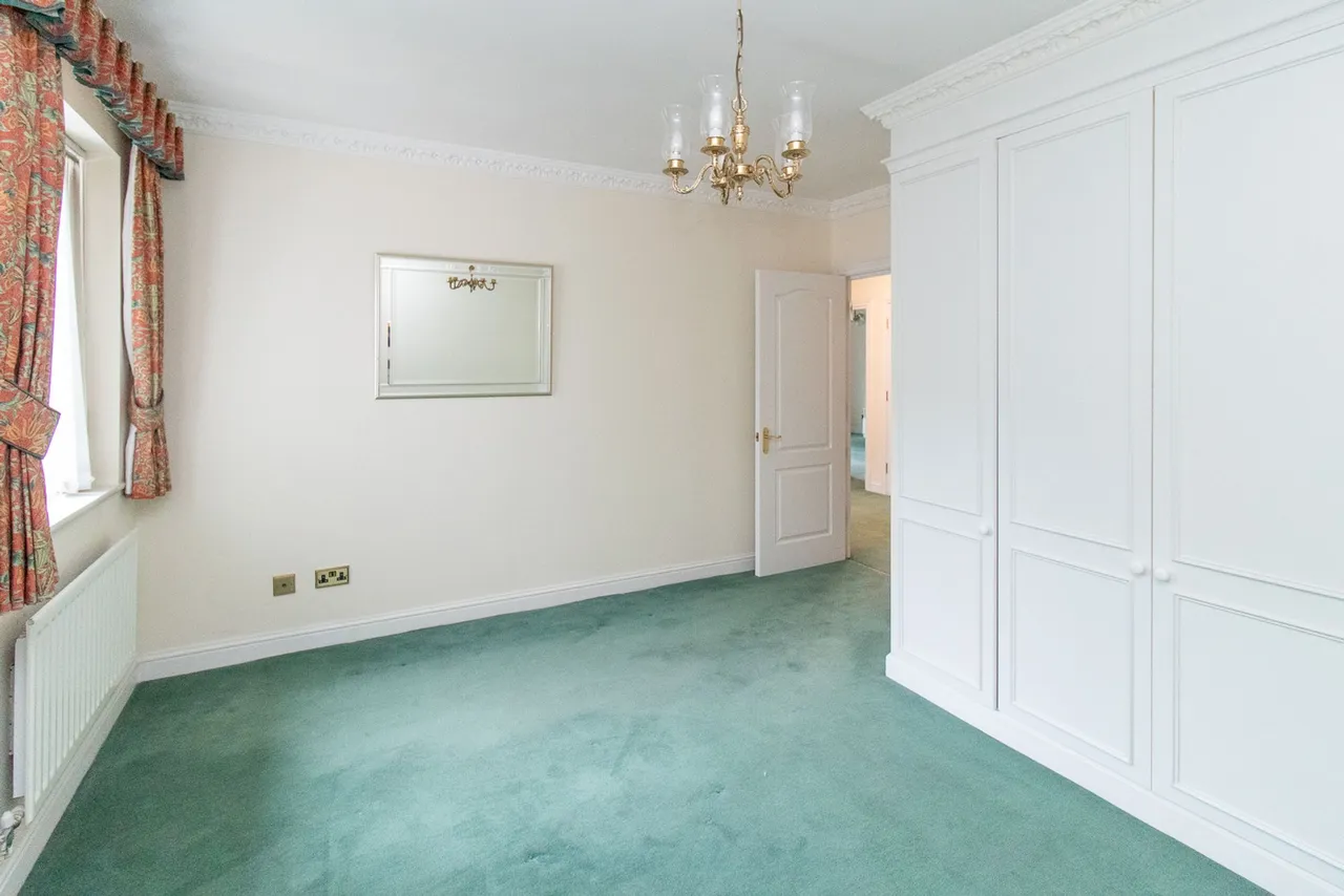 Hale Lane, HA8, photo 6