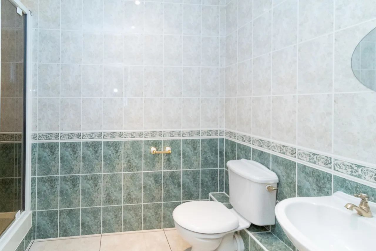 Hale Lane, HA8, photo 7