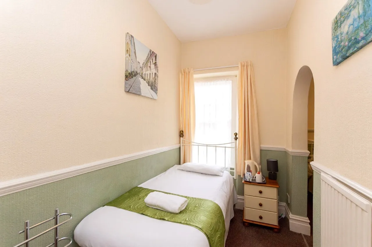 Deganwy Avenue, Llandudno, LL30, photo 11