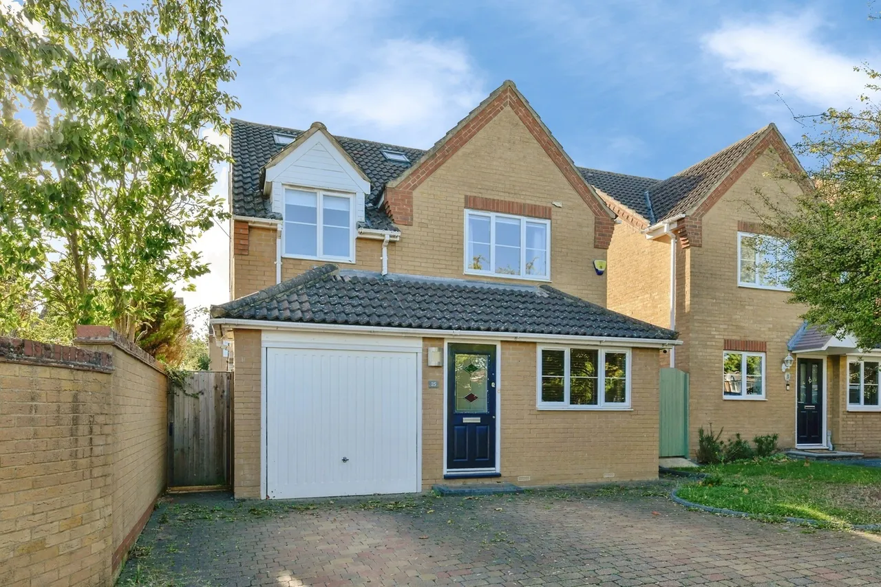 6 bed house for sale, Sparrow Drive, Stevenage, SG2