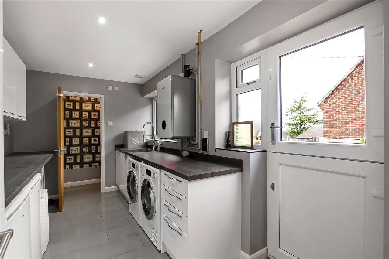 North Lane, Nomansland, Salisbury, SP5 2BU, photo 11