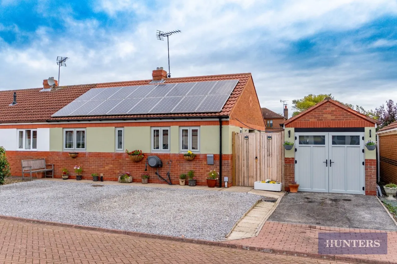 2 bed house for sale, Manor Close, Driffield, YO25