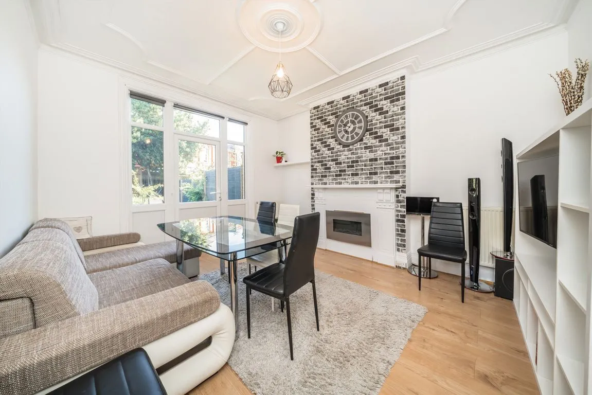 Elmfield Road, SW17, photo 3