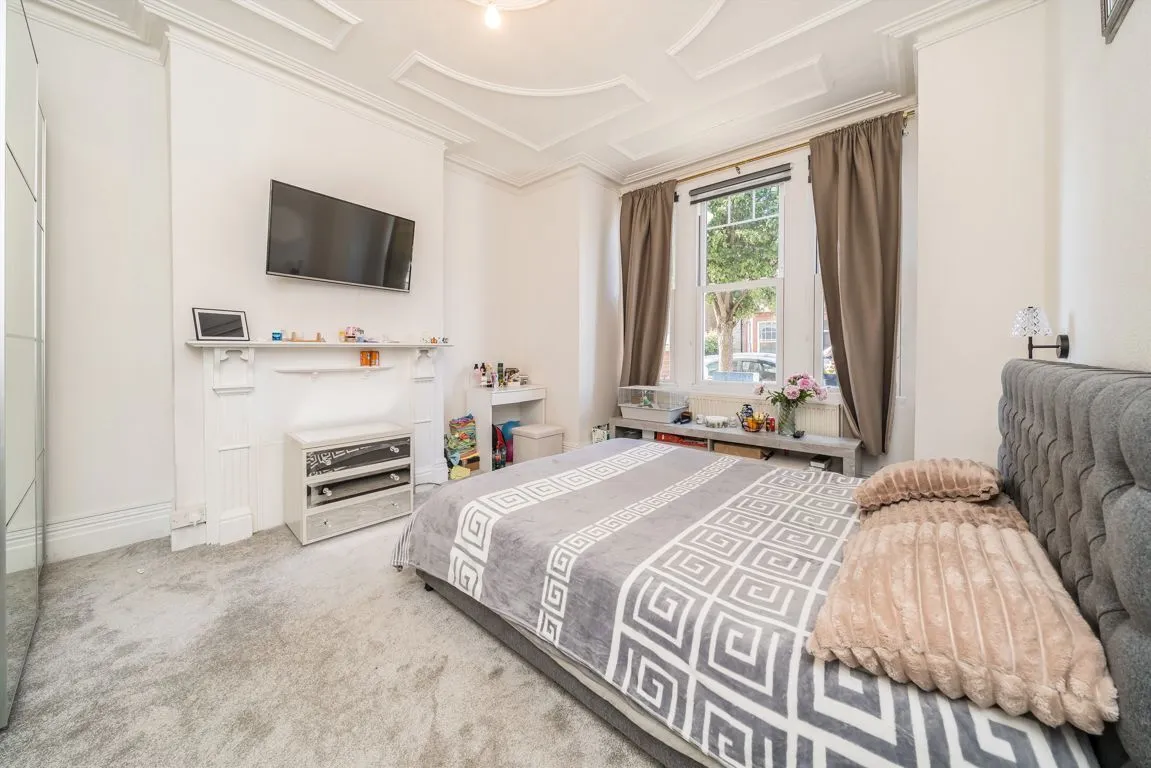 Elmfield Road, SW17, photo 5