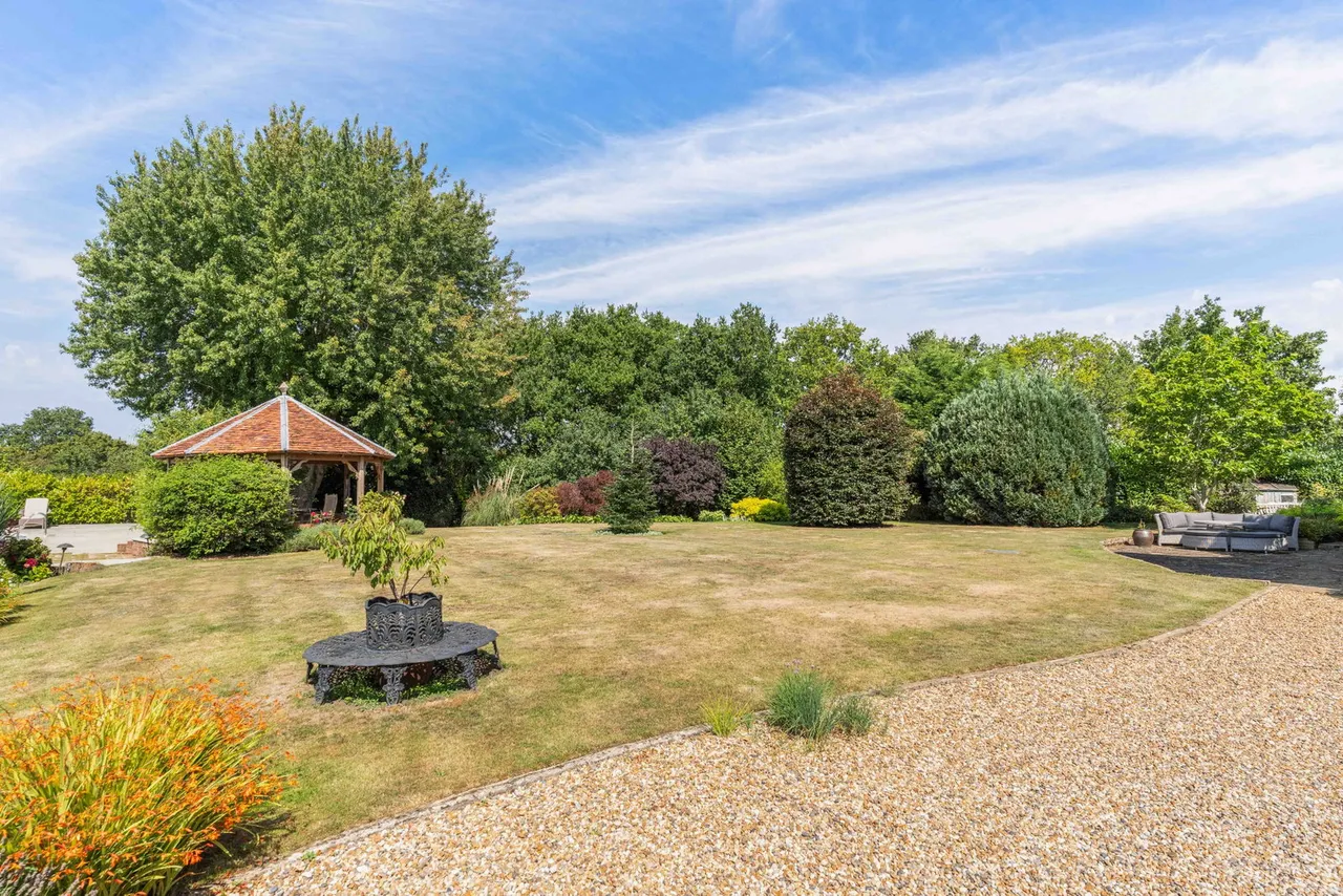 Hazeldene, East End Green, photo 56