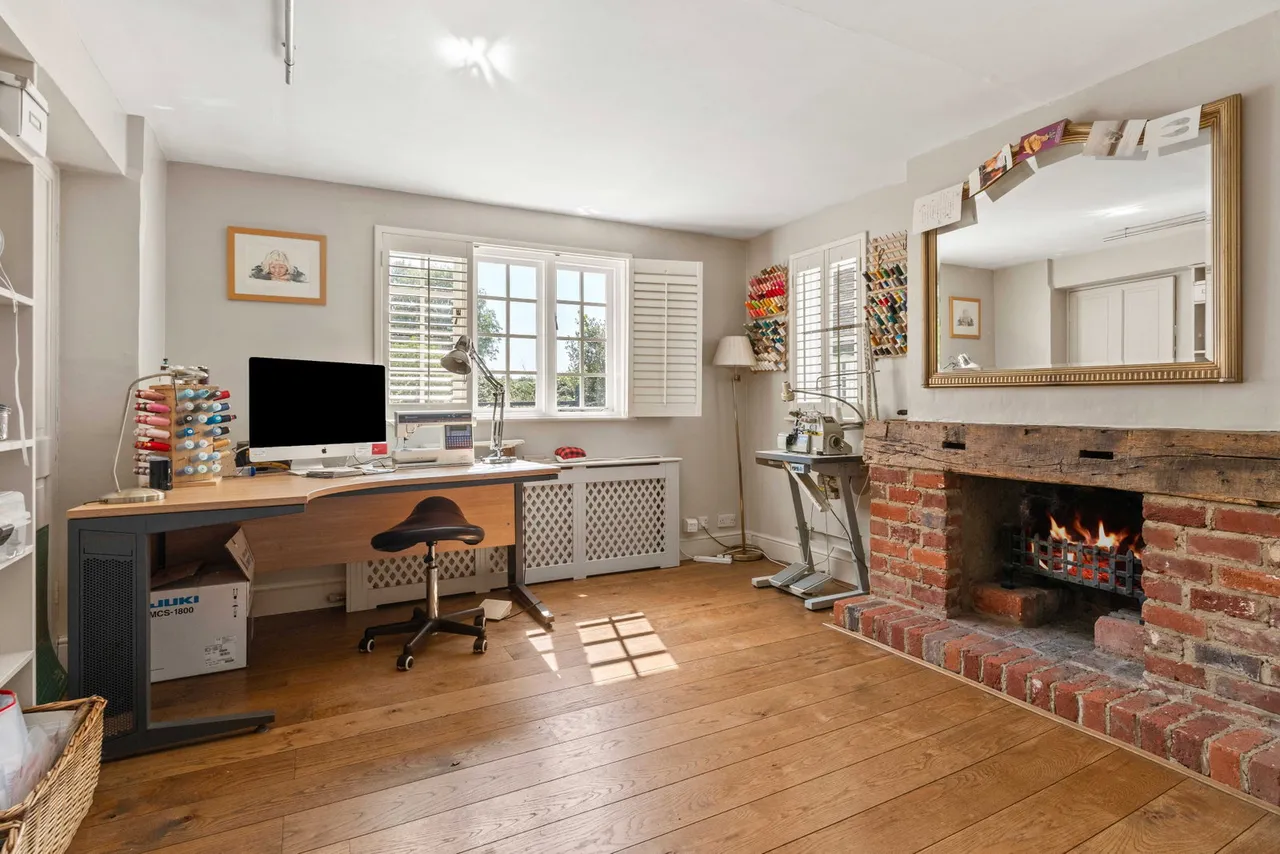 Hazeldene, East End Green, photo 13