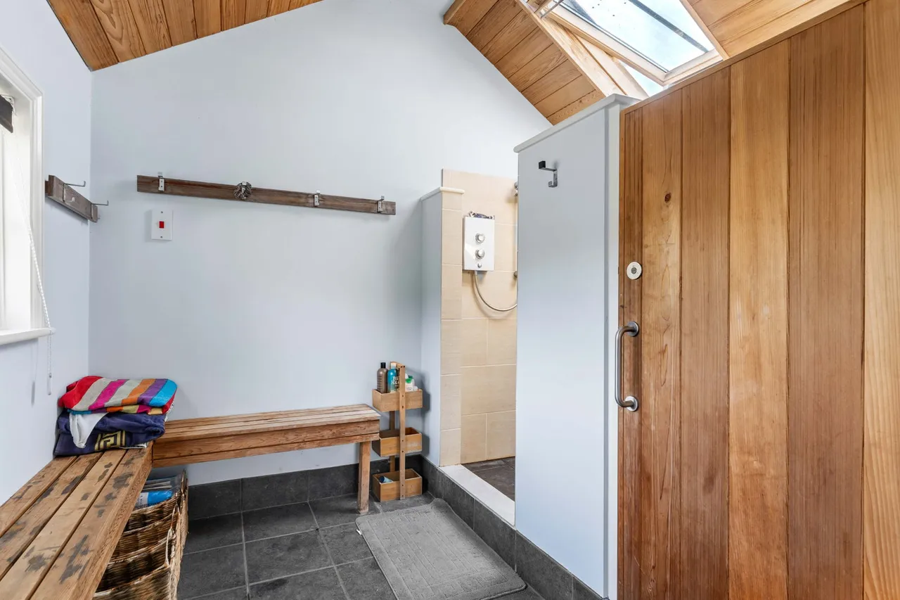 Hazeldene, East End Green, photo 43