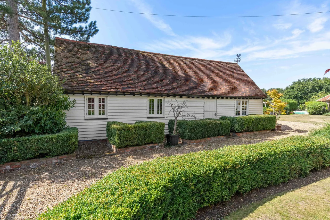 Hazeldene, East End Green, photo 39