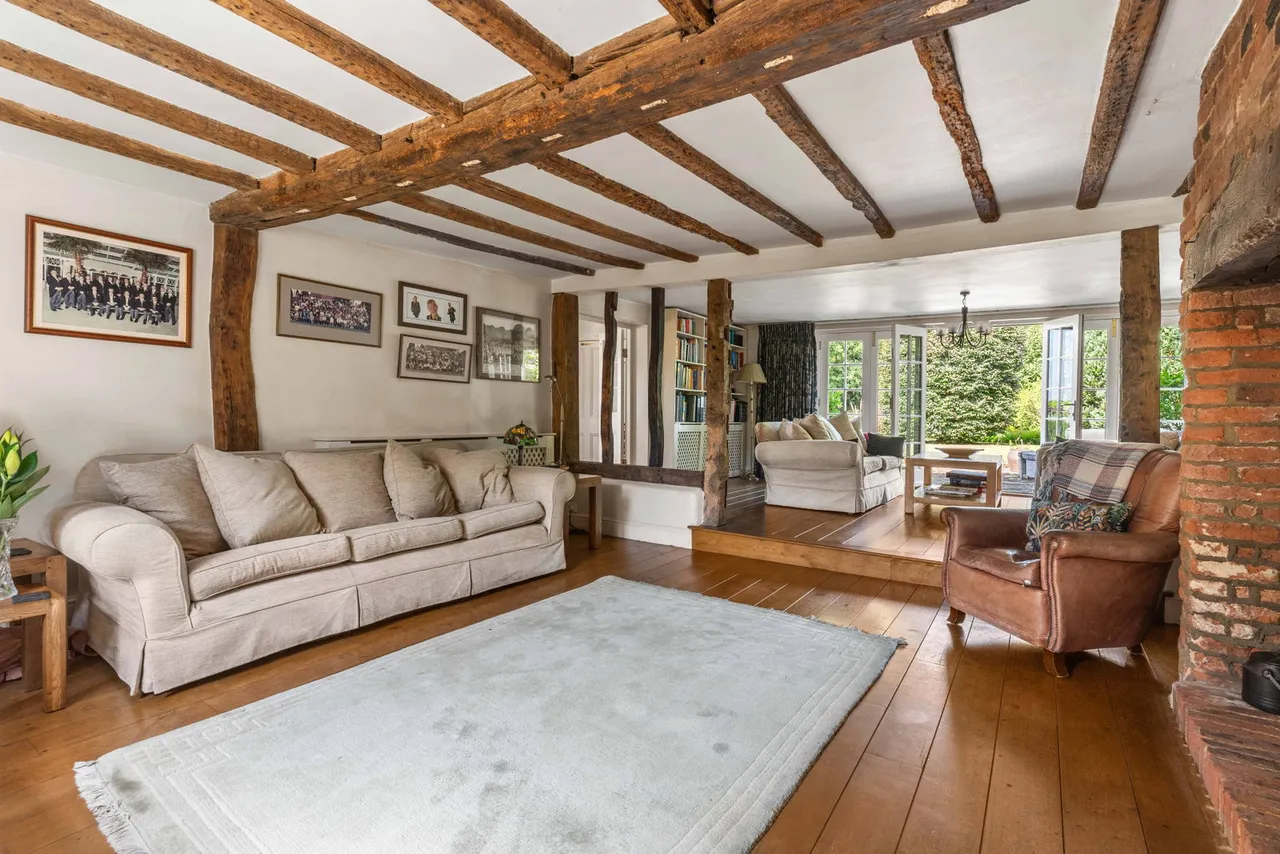 Hazeldene, East End Green, photo 5