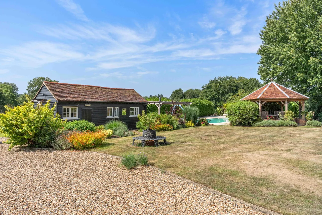 Hazeldene, East End Green, photo 46