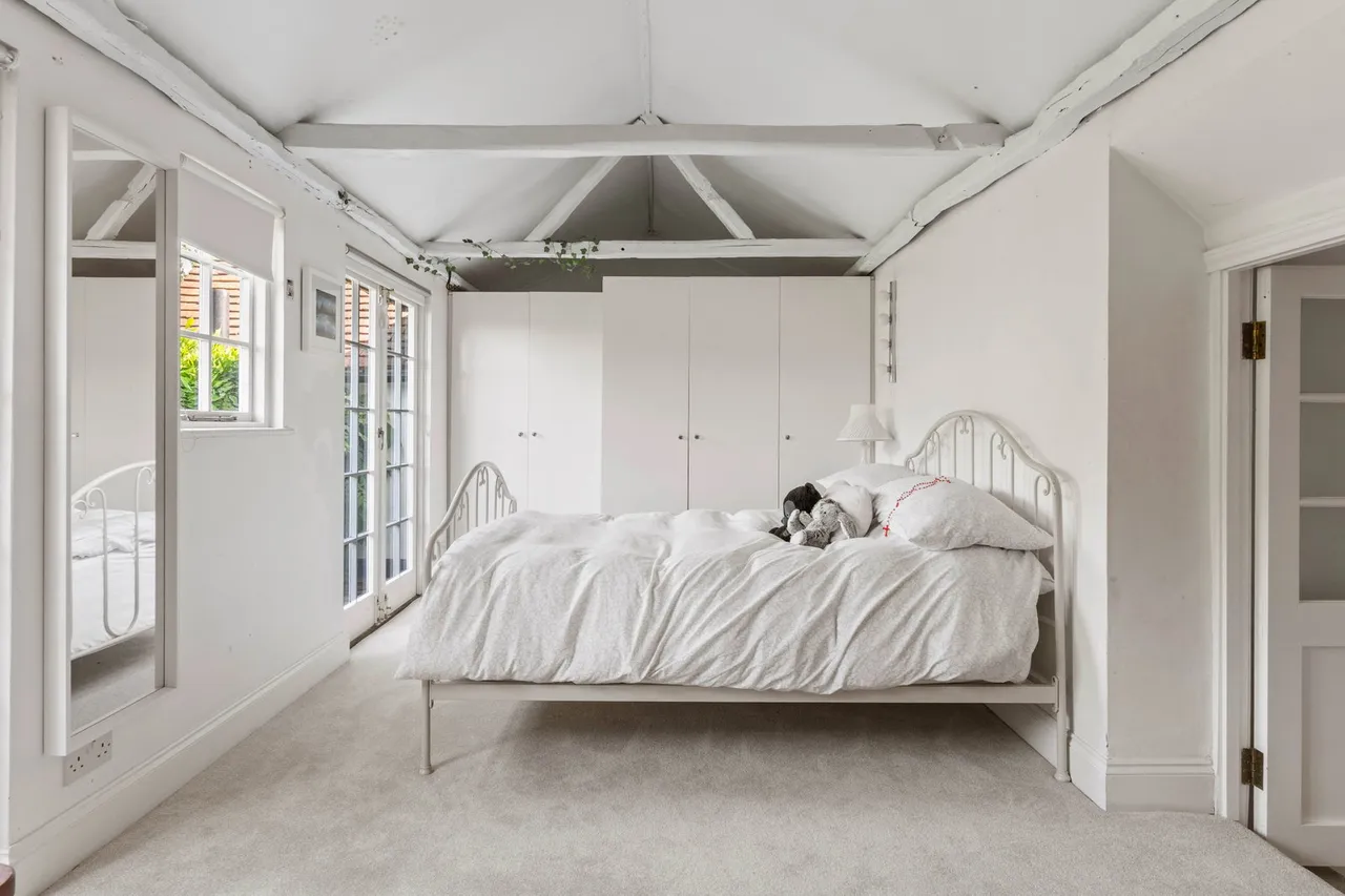 Hazeldene, East End Green, photo 30