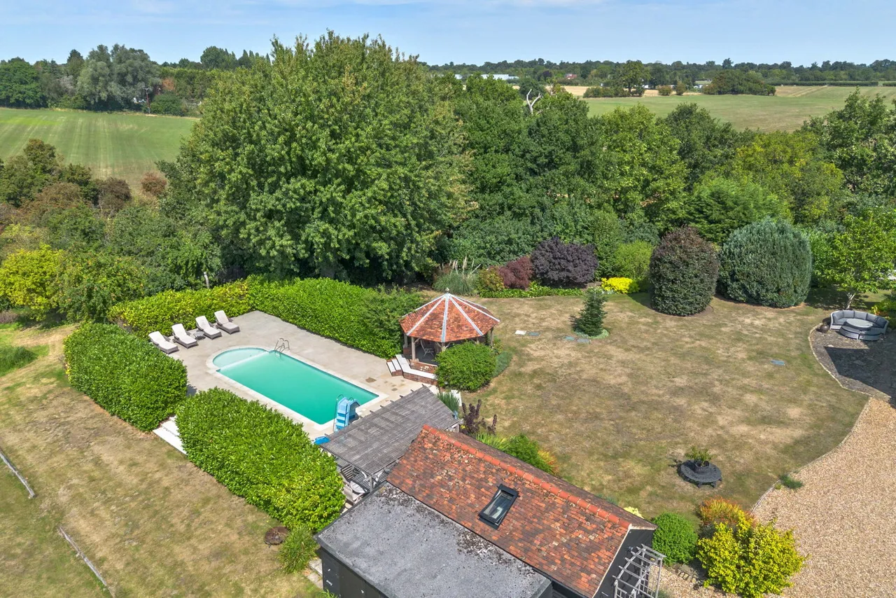 Hazeldene, East End Green, photo 45