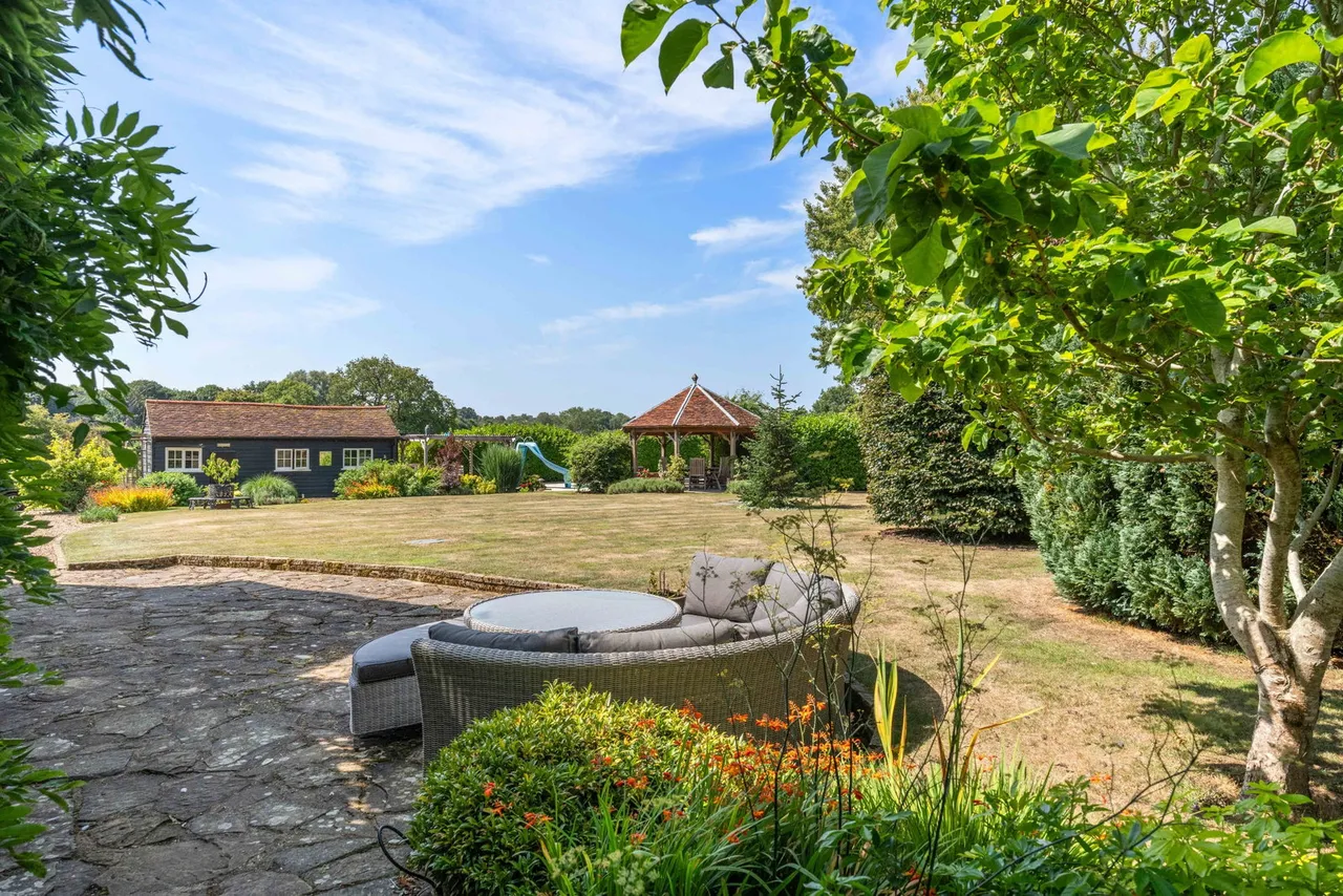 Hazeldene, East End Green, photo 47