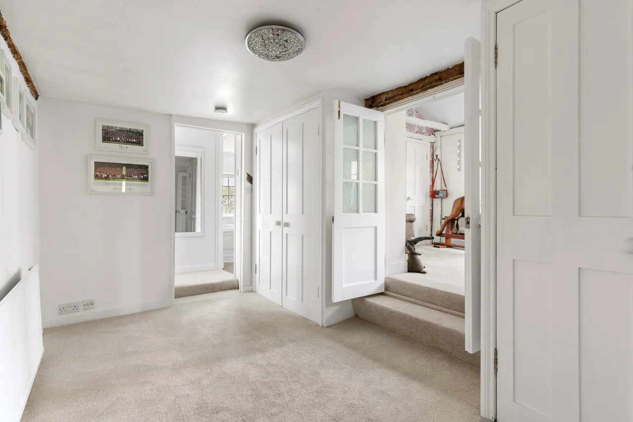 Hazeldene, East End Green, photo 24