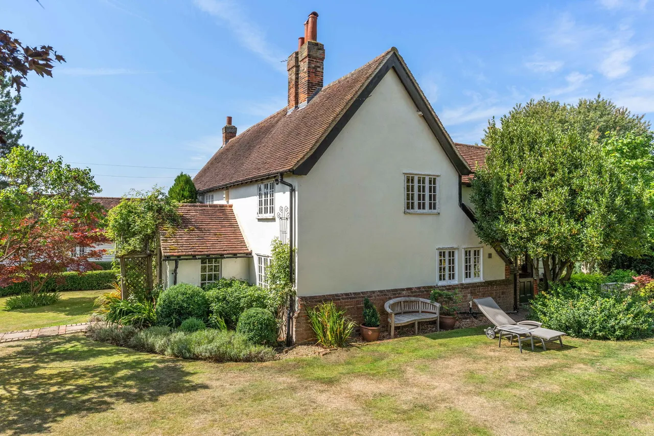 Hazeldene, East End Green, photo 41